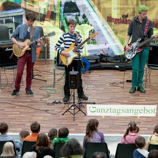 gta-3musiker Montessori-Schulzentrum Leipzig - Neuigkeiten - Grünauer Lernfest - Schulband tritt auf
